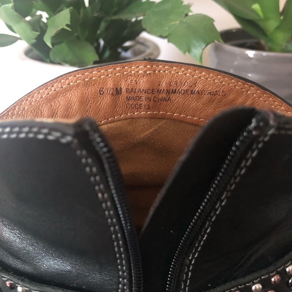 EUC Sofft Noreen Western Cowboy Black Leather Heeled Ankle Boots Size 6.5M - Picture 12 of 16